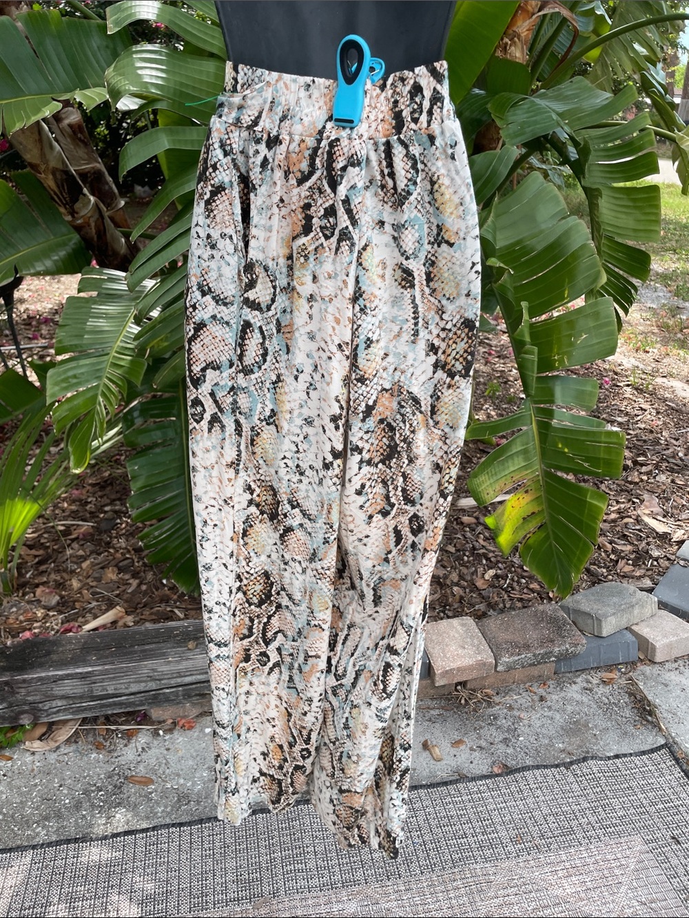 snake print wide leg rayon pants - Picture 4 of 6